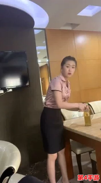 美女厕沟全景:绝对精品,让你大开眼界! 美女厕沟全景:绝对精品,让你大开眼界!