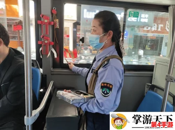 混乱小镇售票员用b检票,令人惊讶的创意与效率并存,让人对服务质量刮目相看 混乱小镇售票员用b检票,令人惊讶的创意与效率并存,让人对服务质量刮目相看