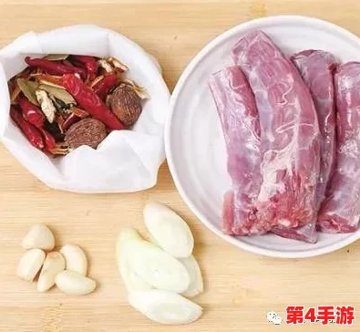 丝瓜草莓小猪鸭脖视频，网友热评“看完让人忍不住想尝试的美味组合”引发食欲狂潮