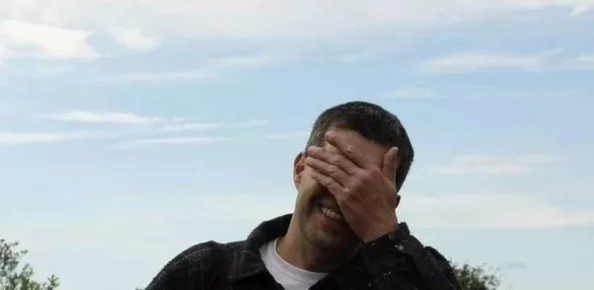 高冷男生尿急憋不住尿出来了,令人忍俊不禁的窘迫情节! 高冷男生尿急憋不住尿出来了,令人忍俊不禁的窘迫情节!