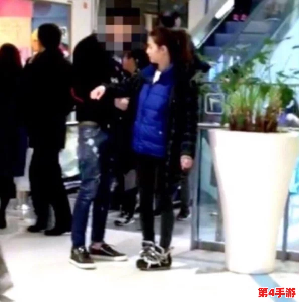 “男生用坤坤戳女生屁咕，引发了大家对青春期打闹行为的热烈讨论与反思”