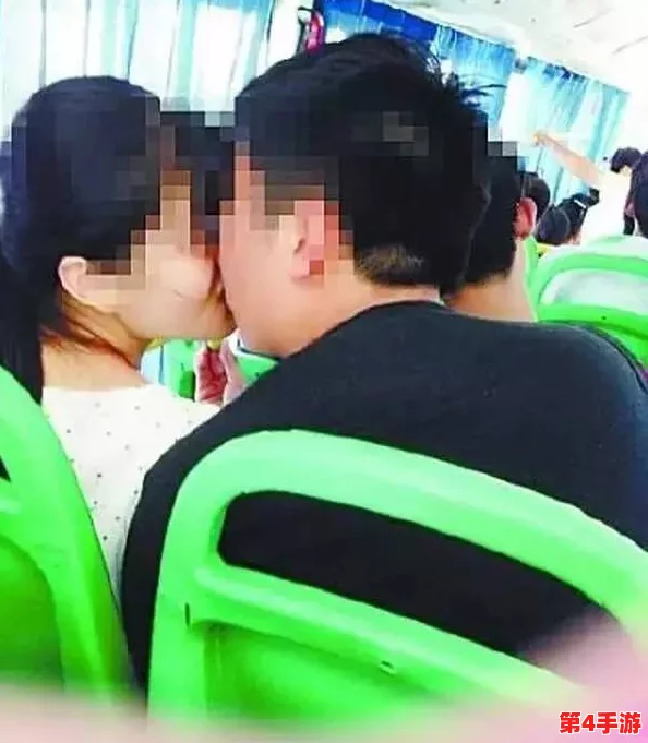 男Ji大巴进入女人黄游，网友热议：这背后到底隐藏着怎样的故事与真相？