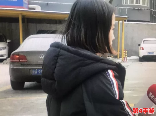 老师露出 强行让男生揉,引发网友热议:性骚扰还是误会? 老师露出 强行让男生揉,引发网友热议:性骚扰还是误会?