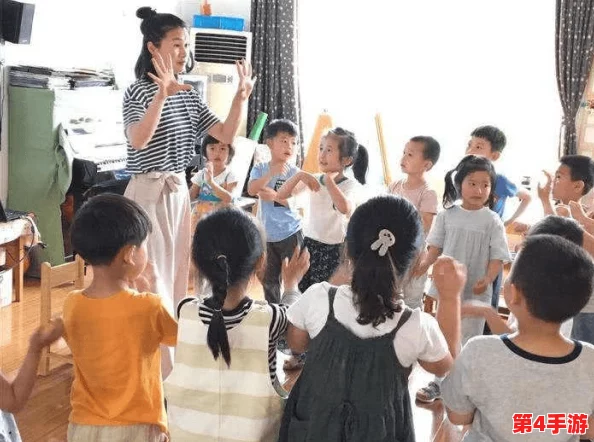 英语老师掀开了裙子，学生们对她的勇气表达了敬佩与支持，反响热烈，引发了思考