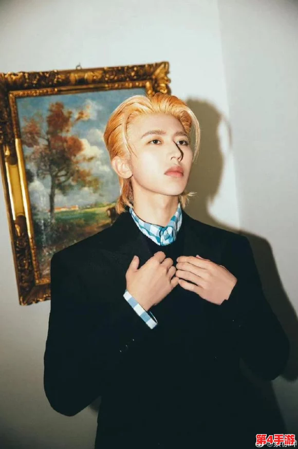 男人秘 桶进美女坤坤里，网友热议：这究竟是爱情的纠葛还是一场游戏？