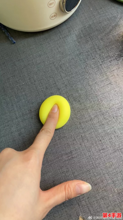 老板捡到我的电动玩具按钮后竟揭示了办公室里不为人知的小秘密 老板捡到我的电动玩具按钮后竟揭示了办公室里不为人知的小秘密