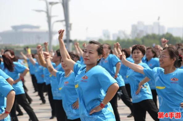 舞蹈女生帮助男生释放压力,展现了艺术与心理健康的完美结合,促进情感交流与身心放松的重要性 舞蹈女生帮助男生释放压力,展现了艺术与心理健康的完美结合,促进情感交流与身心放松的重要性