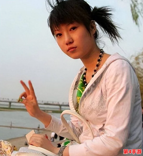 张悠雨玉-门-大-开-双-腿，展现了女性力量与自信的完美结合，引发对现代女性形象的新思考与讨论