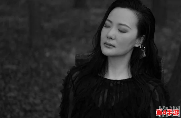 日本电影一曲二曲三曲，网友称赞剧情扣人心弦，演员表现引人入胜，情感真挚动人，让人久久难忘