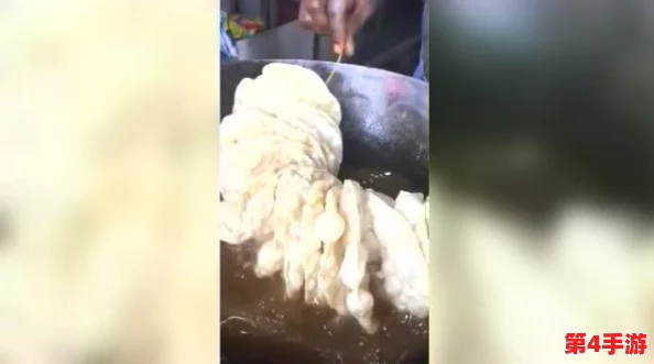 肉大捧一进一出图片，展现了生动的场景与细腻的情感，让人对生活中的点滴有更深刻的体会和思考