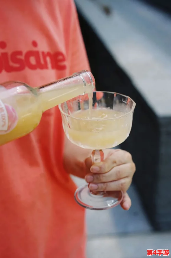 牛奶冰块酒精(黄)：如何在夏日派对中巧妙调配，带来清爽与醉意的完美结合