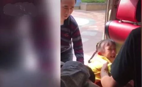 班主任的兔兔那么可爱,真是让人忍不住想要抱回家!网友们纷纷表示这只兔兔简直太萌了,心都化了! 班主任的兔兔那么可爱,真是让人忍不住想要抱回家!网友们纷纷表示这只兔兔简直太萌了,心都化了!