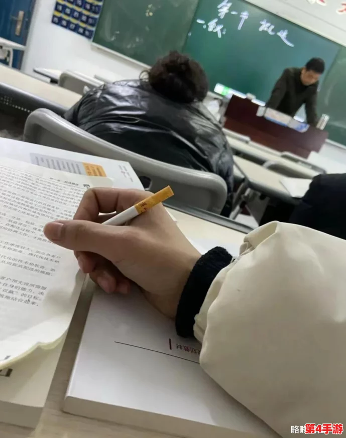 校霸犯错被学霸罚带钢笔去上课，网友纷纷评论：“这才是真正的课堂严肃！”