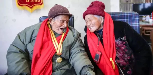 披风少年爱老妈刚从湖南回来,网友纷纷表示“这真是一部感人至深的母子情故事!” 披风少年爱老妈刚从湖南回来,网友纷纷表示“这真是一部感人至深的母子情故事!”