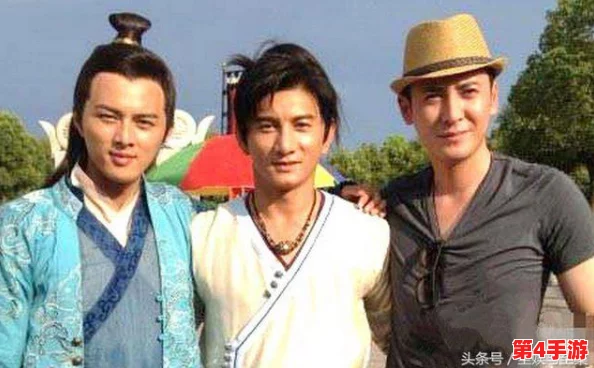 双男主一起嗟嗟嗟：在这部作品中，两位男主角的情感纠葛与成长历程交织，展现了深刻的人性和友谊的复杂性