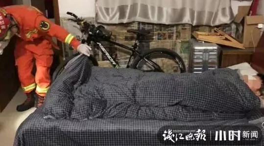 双男主三个室友都是蛇变的小说，讲述了他们在奇幻世界中的冒险与成长故事