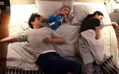 年轻夫妻把小孩哄睡后开监控,发现孩子的梦境竟然隐藏着不为人知的秘密与惊喜 年轻夫妻把小孩哄睡后开监控,发现孩子的梦境竟然隐藏着不为人知的秘密与惊喜