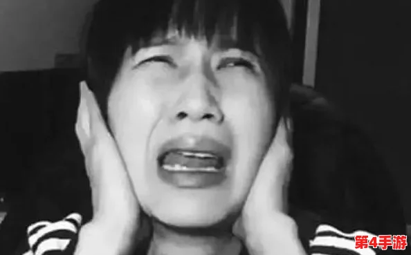 甘雨流口水翻白眼咬铁球,展现了角色的可爱与搞笑一面,同时也反映出她对美食的渴望和无奈 甘雨流口水翻白眼咬铁球,展现了角色的可爱与搞笑一面,同时也反映出她对美食的渴望和无奈