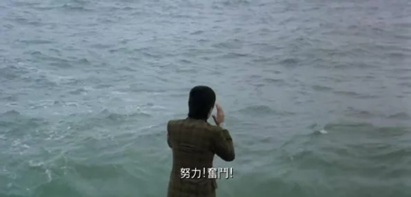 被八个男人扒开腿灌了牛奶，无辜遭遇众叛亲离之境