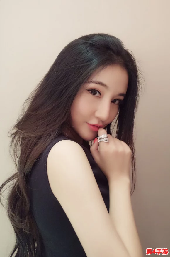 校花被出乳白色液体软件,令人震惊的秘密揭开,网友热议背后的真相与故事! 校花被出乳白色液体软件,令人震惊的秘密揭开,网友热议背后的真相与故事!