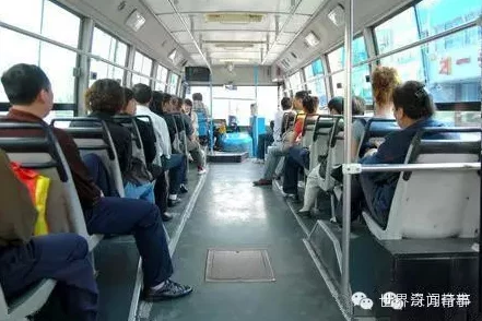 公交车里揉到高潮嗯啊闺蜜视频引发热议，专家呼吁加强公共场所文明行为教育与管理