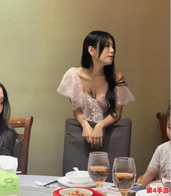 班长让我吃她-胸 摸-她-奶作文：风华绝代，妖艳无双