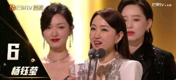 杨钰莹大战三个黑人,网友评论:这场对决真是让人期待,不知道她能否赢得胜利! 杨钰莹大战三个黑人,网友评论:这场对决真是让人期待,不知道她能否赢得胜利!