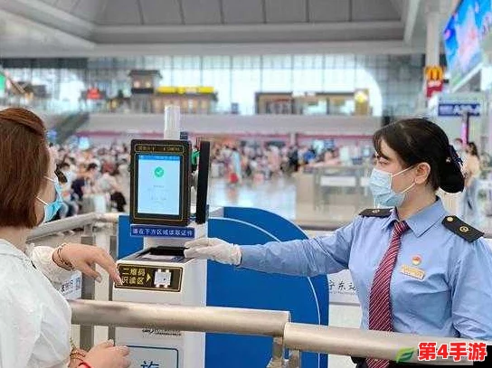检票员用b检票按尺寸上车，乘客需注意行李大小以免影响顺利通行