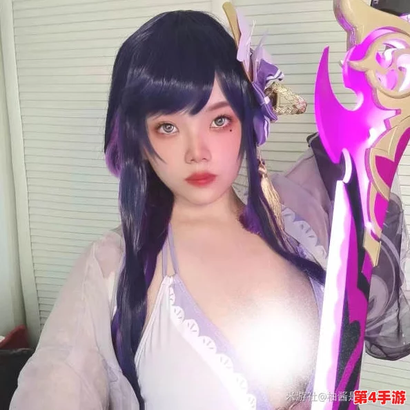 雷电将军女被黄漫扒衣服,展现了二次元文化中的角色扮演与幻想元素,引发了粉丝们的热烈讨论和关注 雷电将军女被黄漫扒衣服,展现了二次元文化中的角色扮演与幻想元素,引发了粉丝们的热烈讨论和关注
