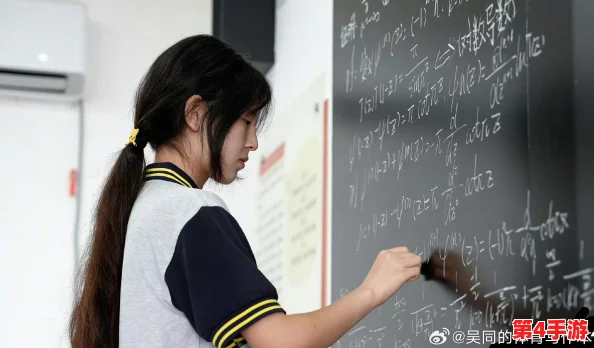 数学课代表穿着蕾丝带锻炼衣，风华绝代展现飒爽英姿