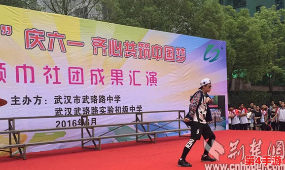 红领巾吃瓜网：校园内外热议新一季综艺节目，学生们纷纷分享观后感与精彩瞬间