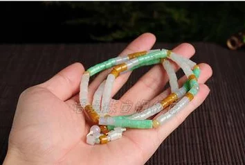 草莓丝瓜芭乐鸭脖翡翠手镯：多元美食与珠宝的奇妙结合，展现生活中的独特风味与品位