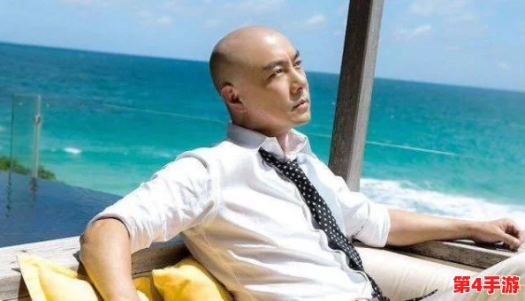 骚年和八十帅老头洗澡：温馨瞬间引发网友热议，代际友谊的美好体现让人感动不已