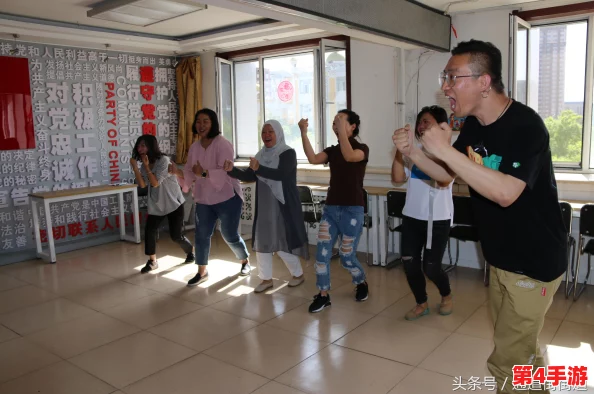 迈开裙子打扑克：一场别开生面的女性扑克比赛引发热议，挑战传统观念与性别角色的界限