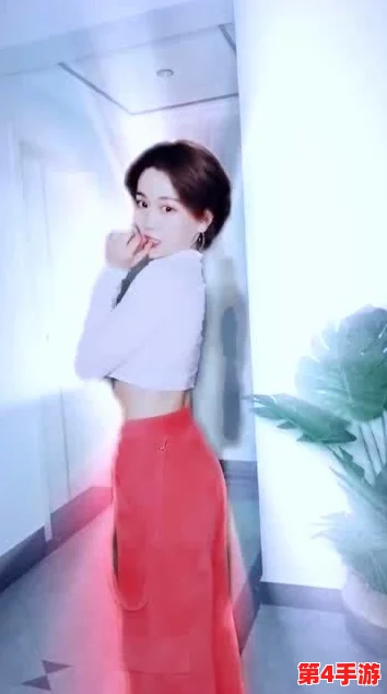 李丽莎无圣光：在当代社会中，如何理解个人形象与公众期待之间的微妙关系？