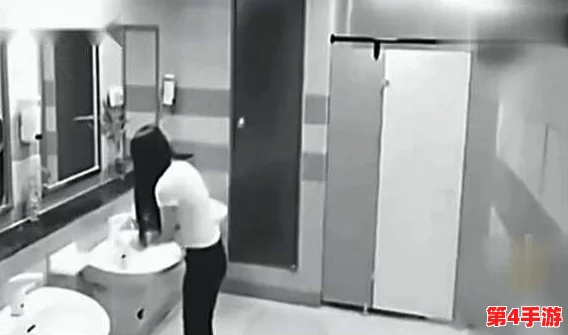 大胆沟厕坑神女厕偷拍嘘嘘嘘,真是无所顾忌、肆无忌惮的行为! 大胆沟厕坑神女厕偷拍嘘嘘嘘,真是无所顾忌、肆无忌惮的行为!