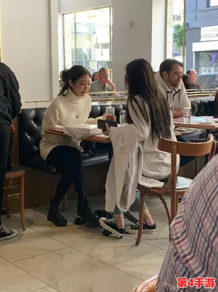 原神芙宁娜-裸-体-被 涩涩，网友：这画风真是让人意外，没想到她会有这样的表现！