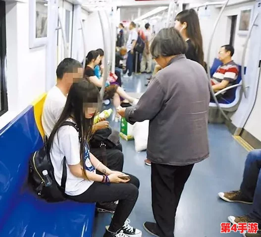 开火车女孩哭的撕心裂肺,因事故失去亲人引发社会广泛关注与讨论 开火车女孩哭的撕心裂肺,因事故失去亲人引发社会广泛关注与讨论