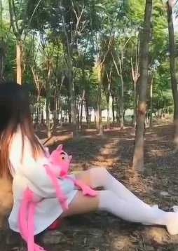 白丝 扒腿自慰爽出白色，网络热议引发众多网友讨论与反思社会风气问题