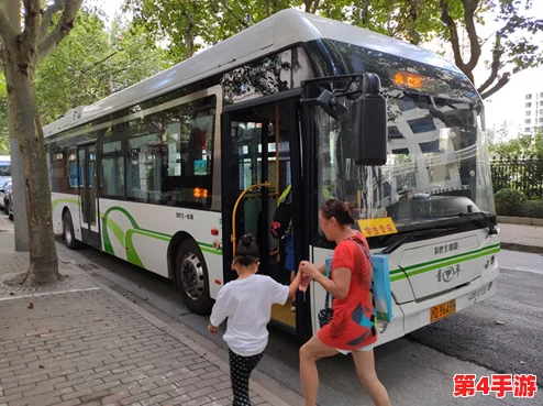 苏苏的公交车日记:坐如钟,行如飞,见闻无限,心境自由 苏苏的公交车日记:坐如钟,行如飞,见闻无限,心境自由