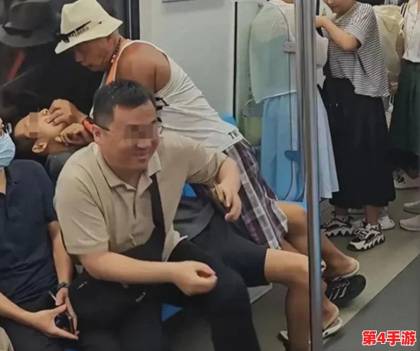 骚年澡堂玩高龄老头，反映了当代年轻人与老年人之间的互动与文化碰撞，引发社会对代际关系的思考