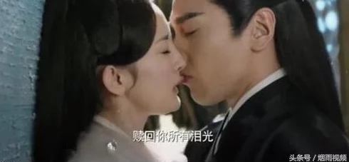 黑色臭袜子堵塞嘴巴封上胶带，这种极端行为反映了人们在压力下的无奈与绝望，值得我们深思