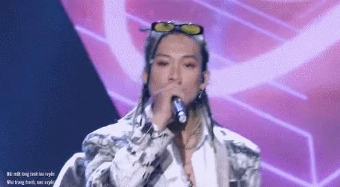 十九岁女孩RAPPER越南：她用音乐表达梦想与挑战，展现年轻一代的独特风采与勇气