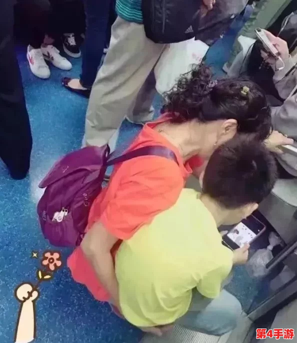 偷拍沟厕撒尿大屁股撅起来，男子被抓后称“只是好奇”引发社会热议