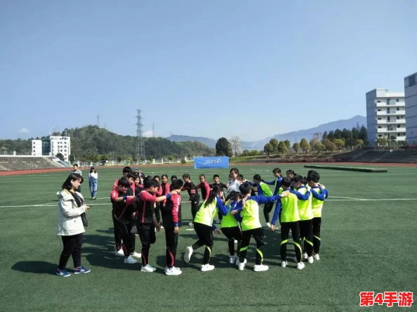 小学六年级自扣出桨,勇敢少年在水上活动中展现团队精神与创新能力 小学六年级自扣出桨,勇敢少年在水上活动中展现团队精神与创新能力