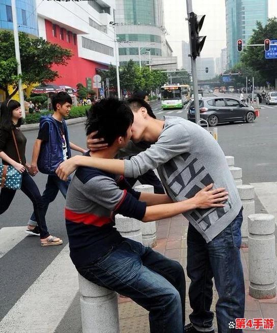 公园勾搭农民工Gay：一场意外的邂逅，揭示了城市与乡村之间的情感交织与社会认同挑战