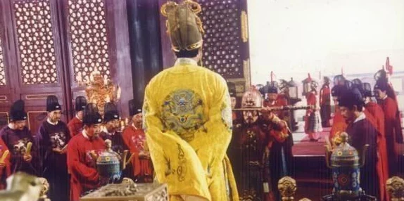 皇上堵着要生产的肚子吃药，背后隐藏着怎样的宫廷秘辛与权力斗争？