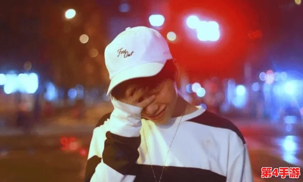 X姓女RAPPER的首次亮相：她用音乐展现自我，打破性别界限，引发乐迷热烈讨论与期待