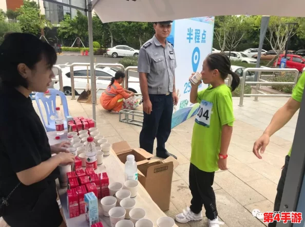 带小玩具跑步的感受：在运动中体验童趣与快乐，感受小玩具陪伴下的轻松与愉悦