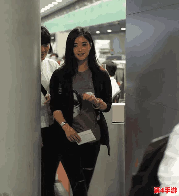 东北老阿姨叫的没谁了吗？她与年轻小伙子约会被拍，网友纷纷围观热议！